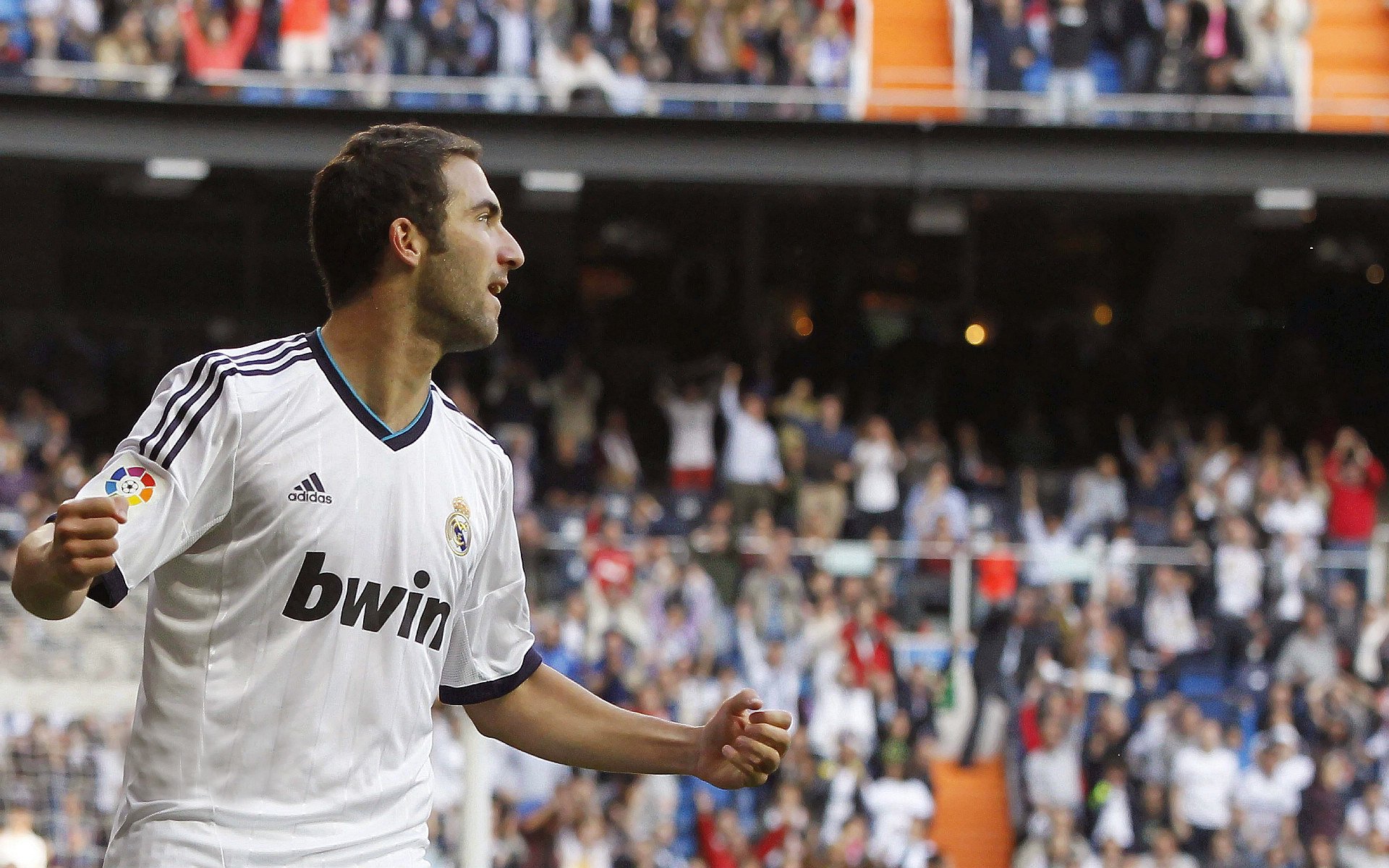 “英超末轮决战名场面不断，精彩纷呈”，英超每轮集锦