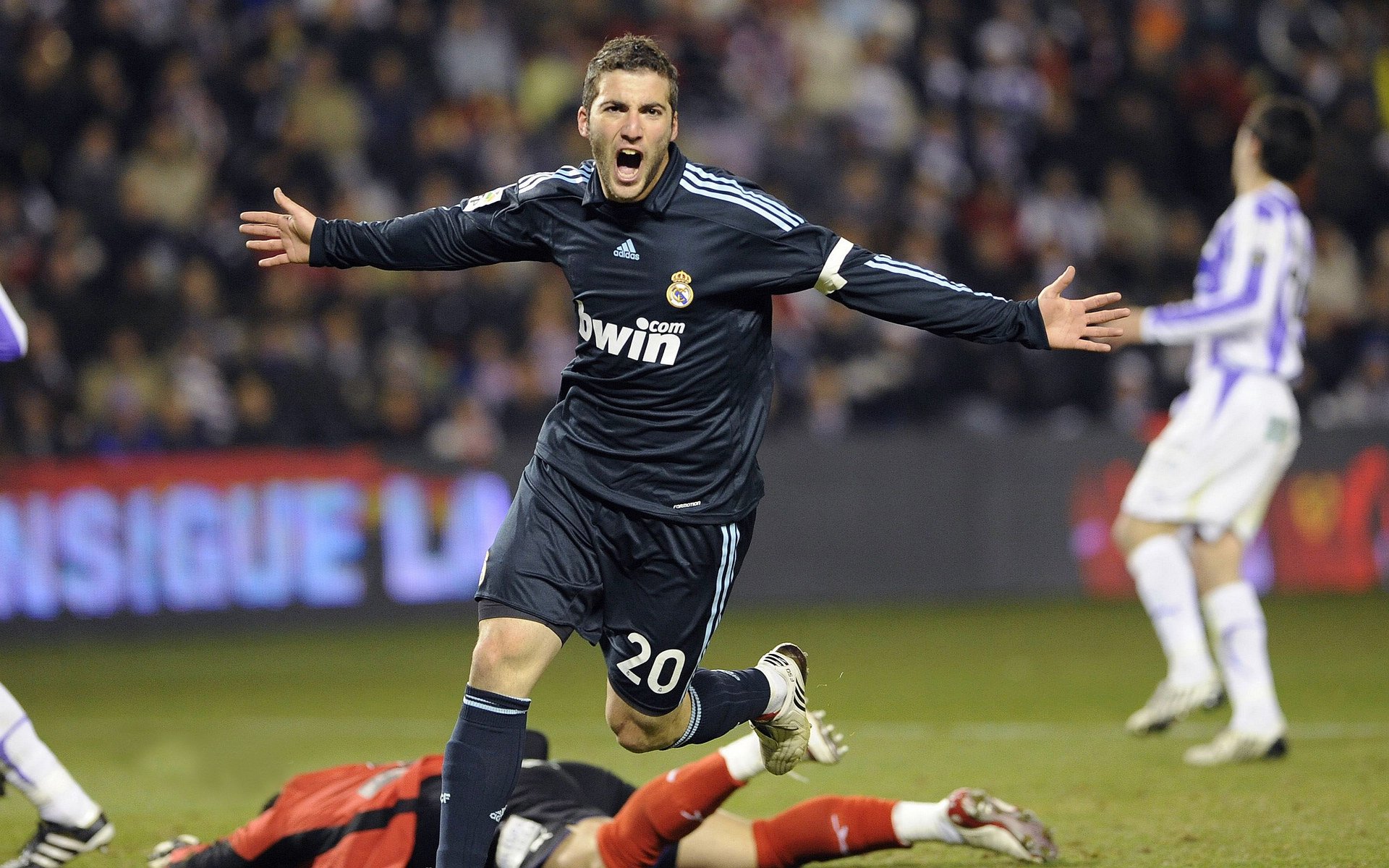 伊朗队后卫佩雷斯在巴黎奥运会上表现出色，伊朗第一后卫