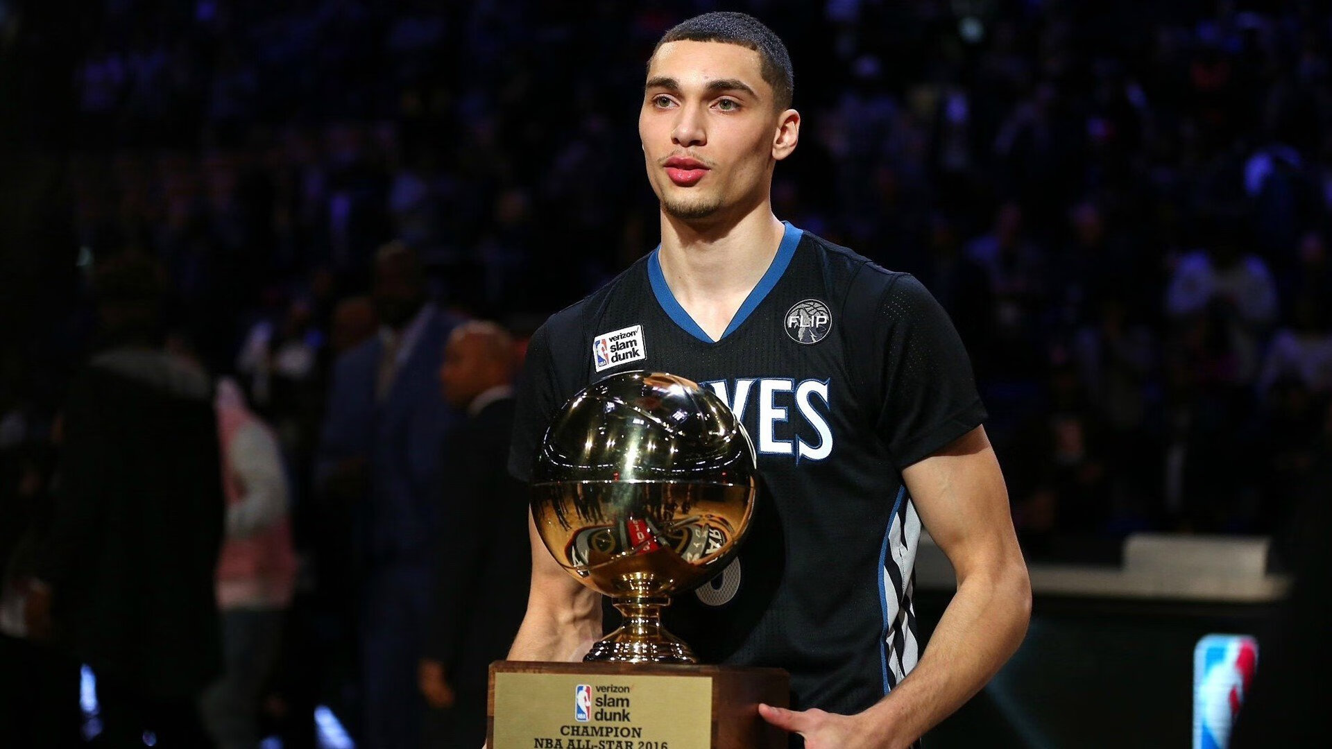 水晶宫前锋扎哈尔草莽突破，吊射破网，水晶宫扎哈什么水平